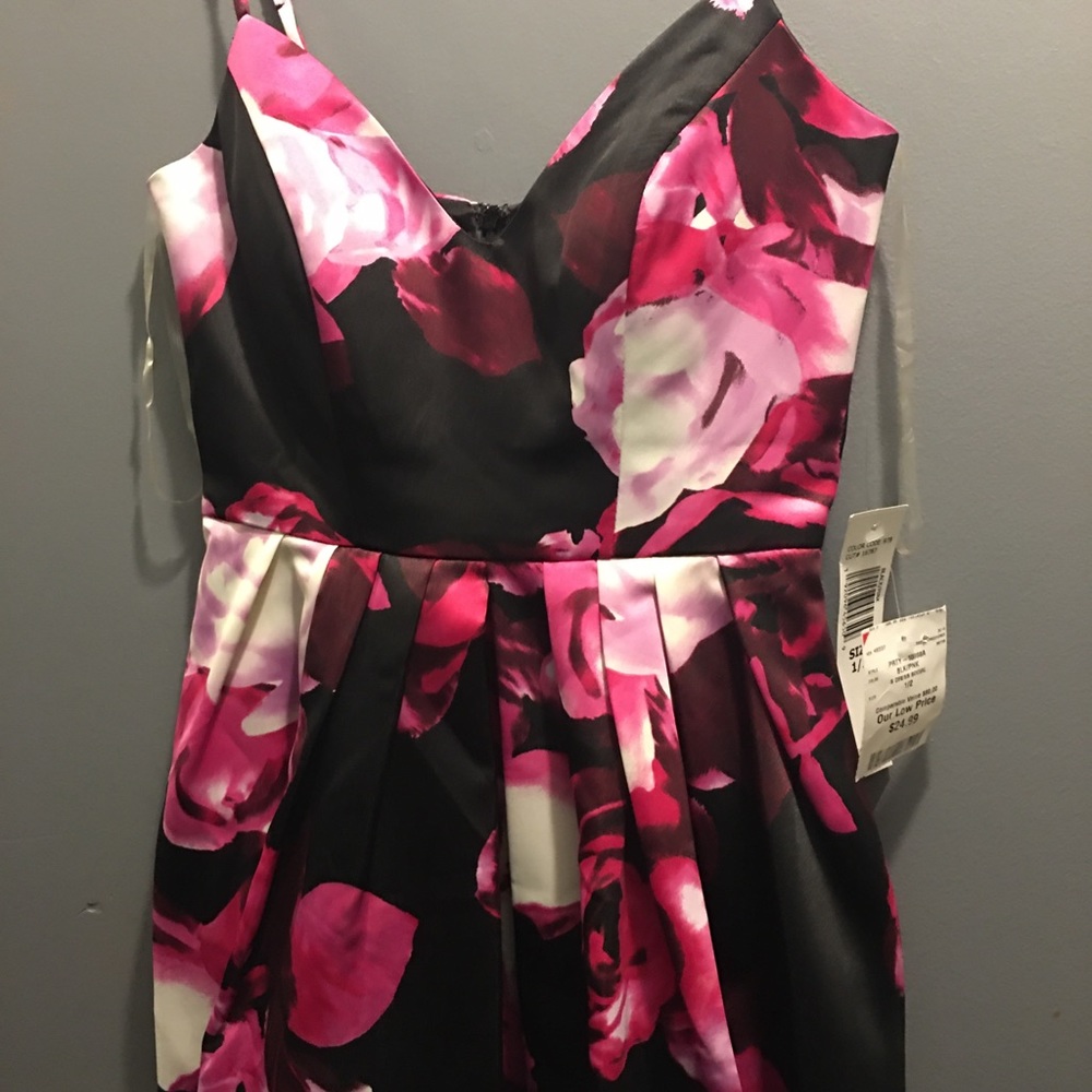 Dress - Picture 5 of 7
